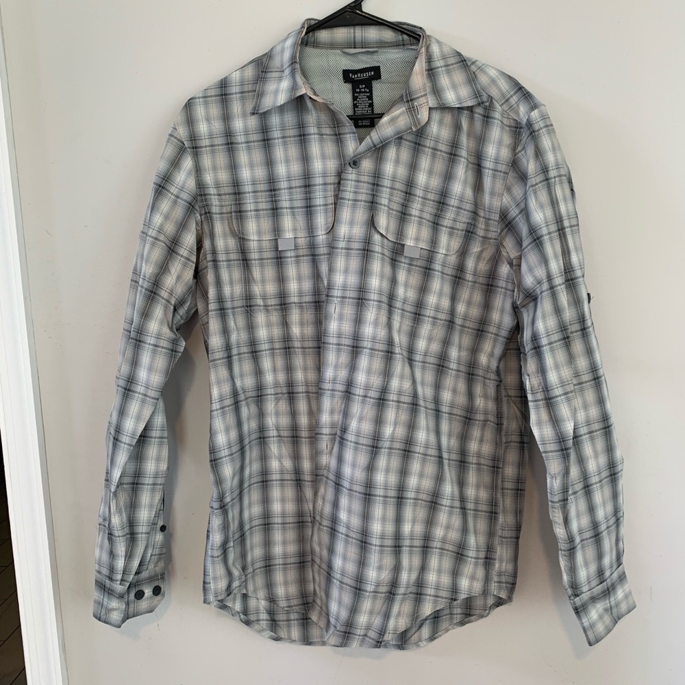 Men’s Van Heusen button down. Size S